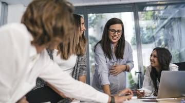 Liderança feminina - mulheres em reunião