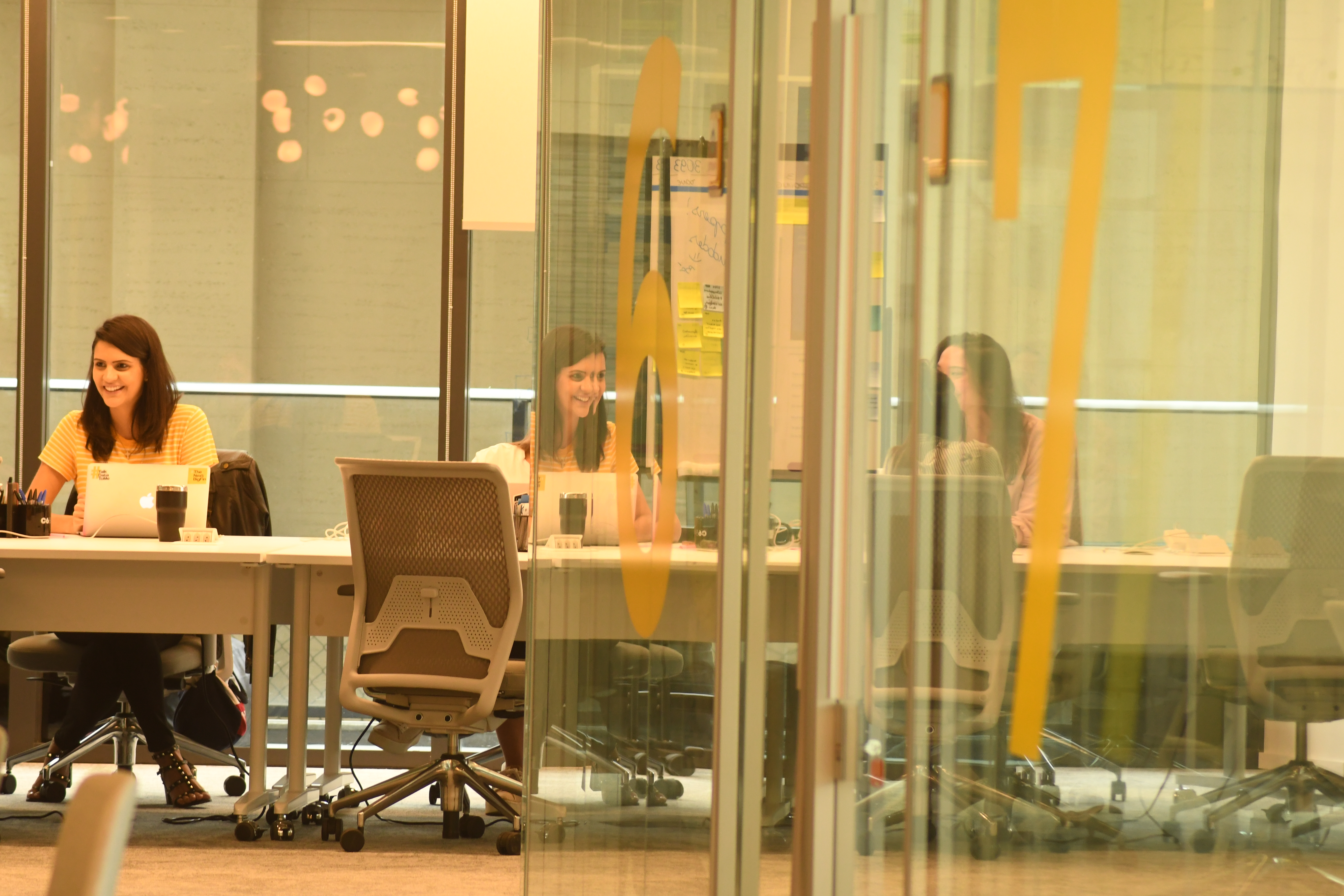 Pessoas trabalhando no Opp