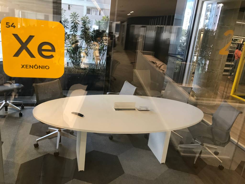 Sala de reunião no C6