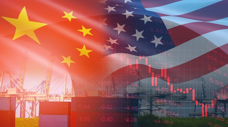 Bandeiras da China e dos EUA (Crédito: Shutterstock)