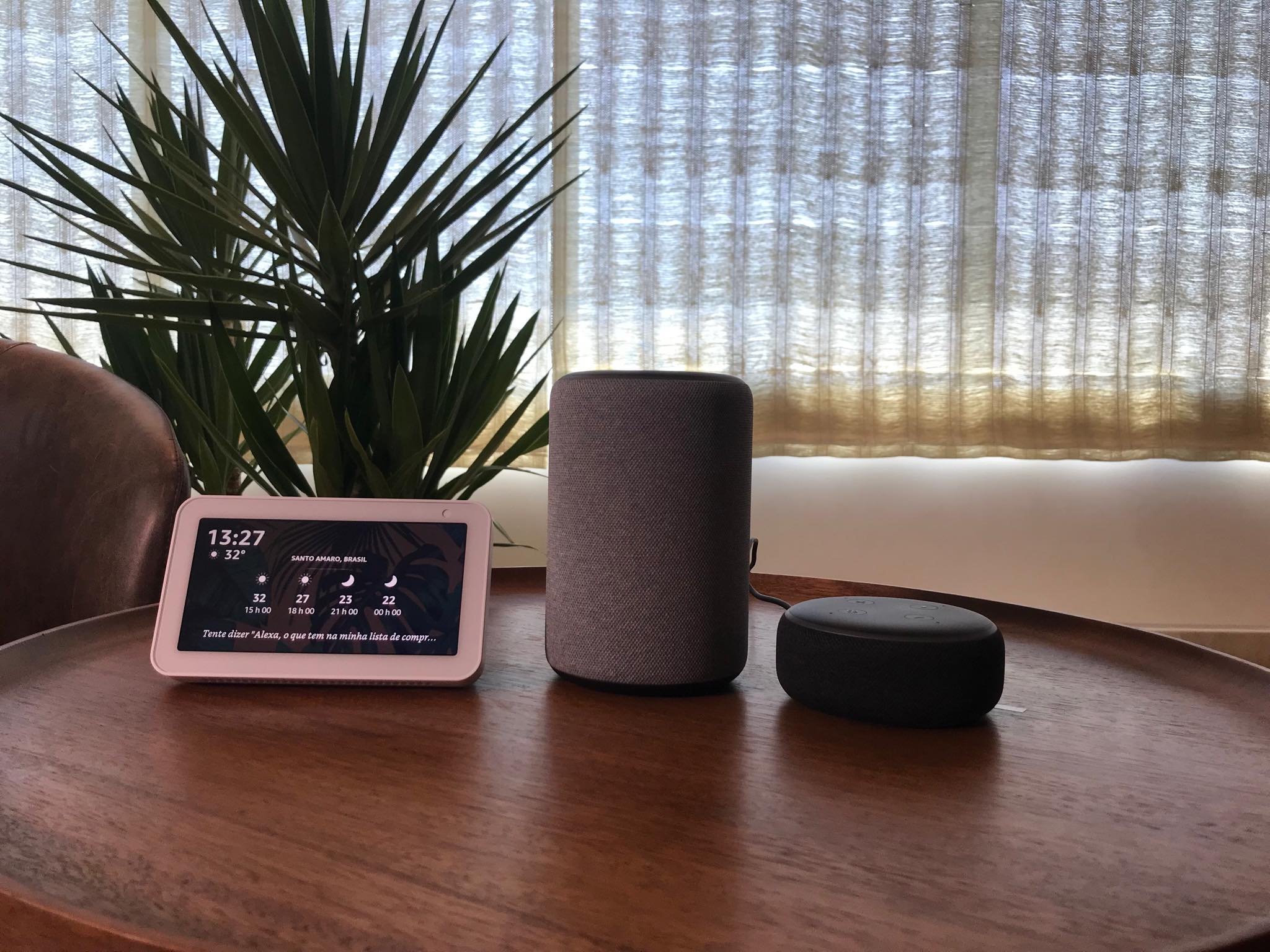 Na ordem, dispositivos Echo Show 5, Echo e Echo Dot | Paula Zogbi