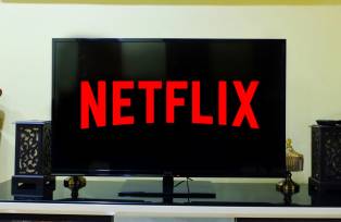 TV com o logo da Netflix