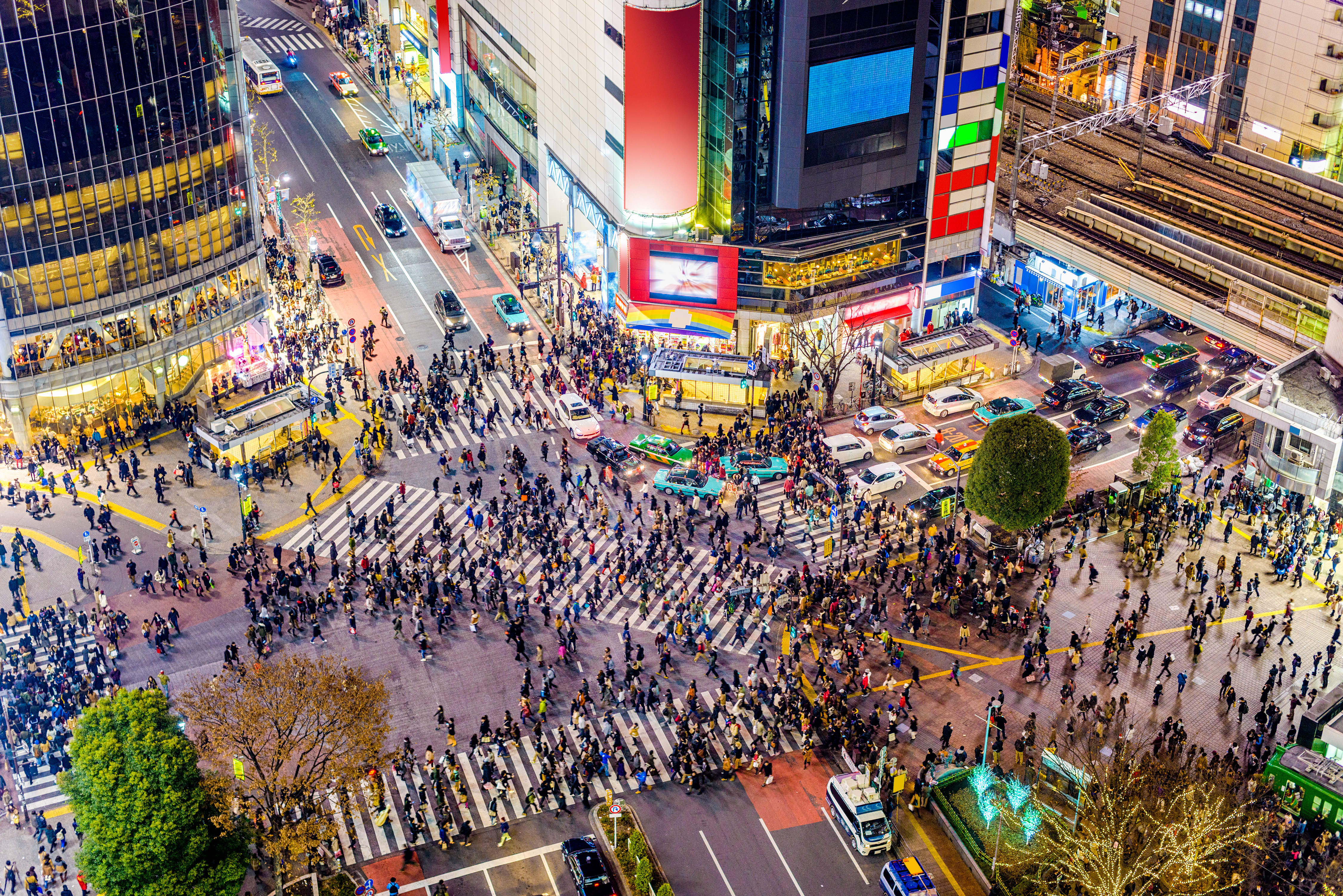 Movimentação de pessoas em Tóquio (Crédito: Shutterstock)