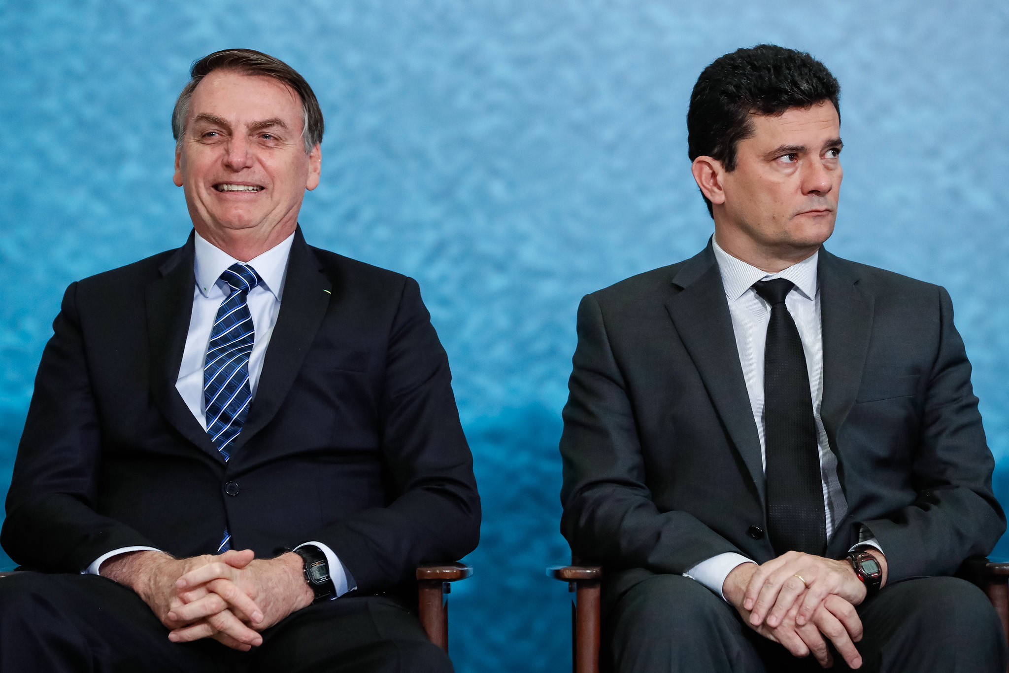 O presidente Jair Bolsonaro e o ministro Sérgio Moro (Justiça e Segurança Pública), em solenidade de Lançamento da Campanha do Projeto Anticrime. (Foto: Alan Santos/PR)