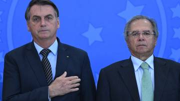 Presidente Jair Bolsonaro (sem partido) ao lado de seu ministro da Economia, Paulo Guedes