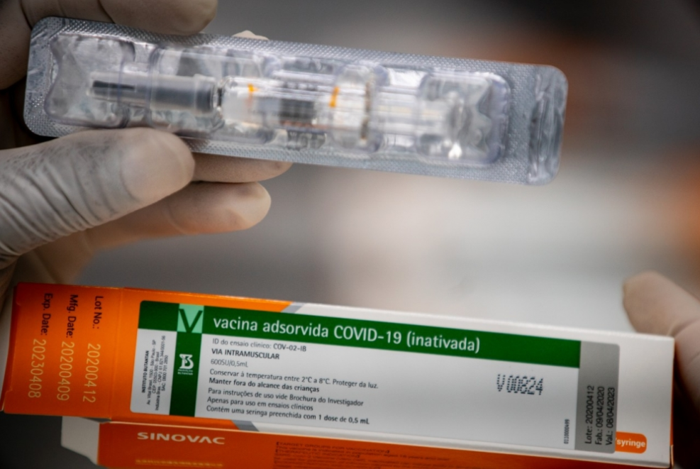 A CoronaVac é a vacina contra a Covid-19 desenvolvida pela farmacêutica chinesa Sinovac e pelo Instituto Butantan (Divulgação)
