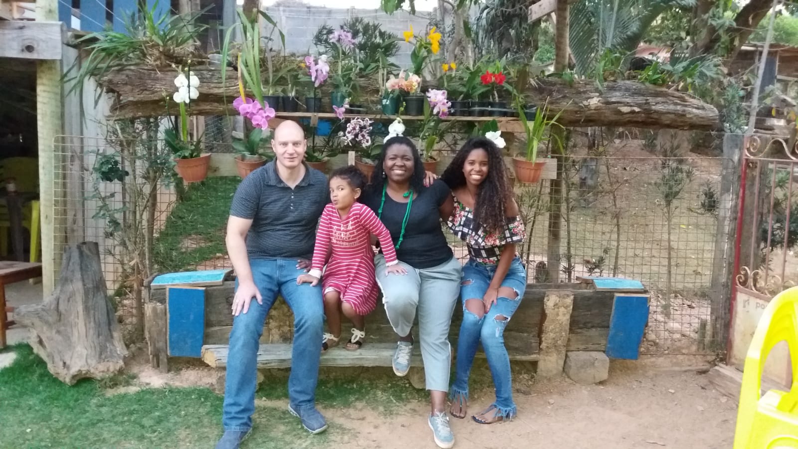 Marcelle (à direita) com a família