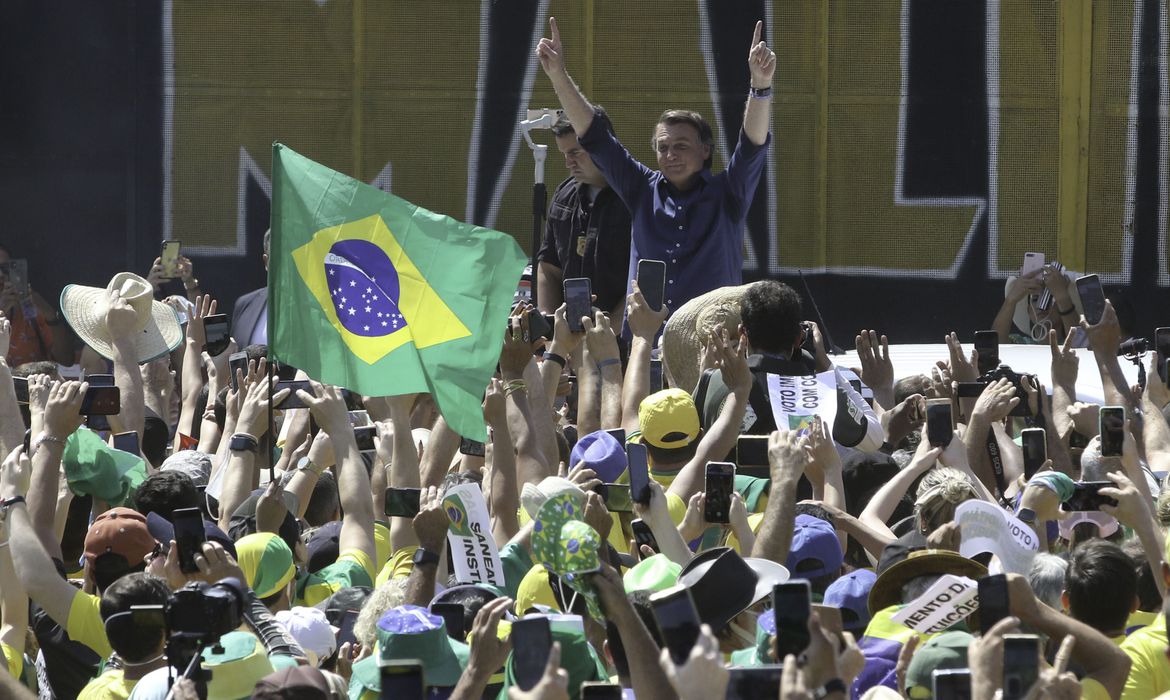 O presidente Jair Bolsonaro participa de manifestação na Esplanada dos Ministérios (Foto: Fabio Rodrigues Pozzebom/Agência Brasil)