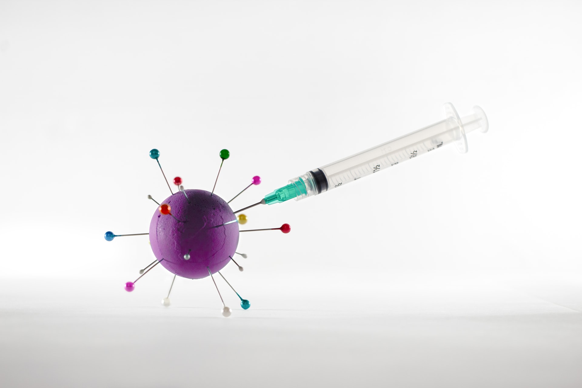 Ilustração mostra vacina contra o coronavírus (Divulgação/Unsplash) 