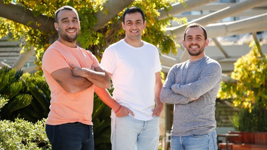 Hernan Corral, Gaston Irigoyen e Juan Fantoni, cofundadores da Pomelo (Divulgação)