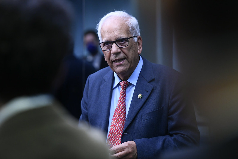 O senador Oriovisto Guimarães (Podemos-PR) em entrevista. (Foto: Marcos Oliveira/Agência Senado)