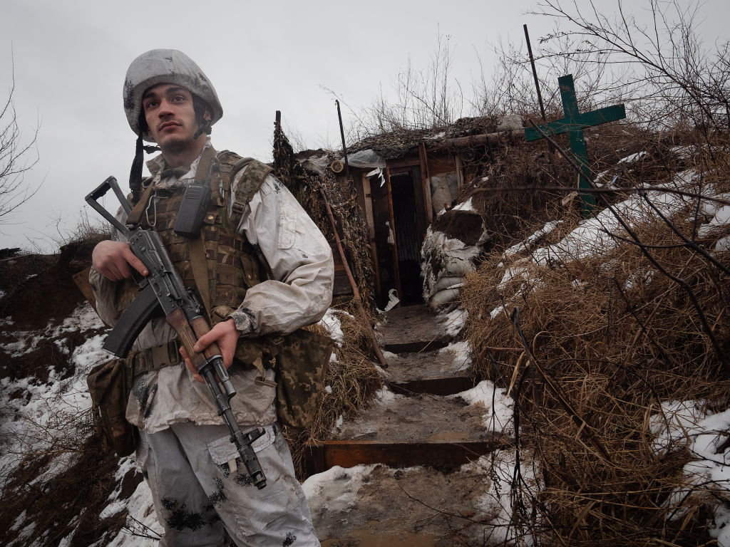 Soldado ucraniano em em Avdiyivka