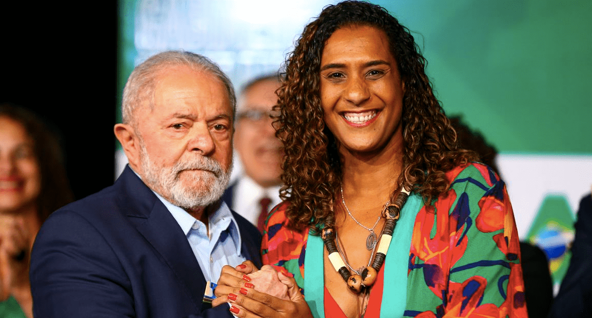 Presidente Lula com a ministra da Igualdade Racial Anielle Franco (Foto: Marcelo Camargo/Agência Brasil)