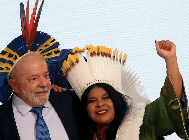 O presidente Luiz Inácio Lula da Silva, participa da cerimônia de posse da ministra dos Povos Indígenas, Sonia Guajajara (Foto: Valter Campanato/Agência Brasil)