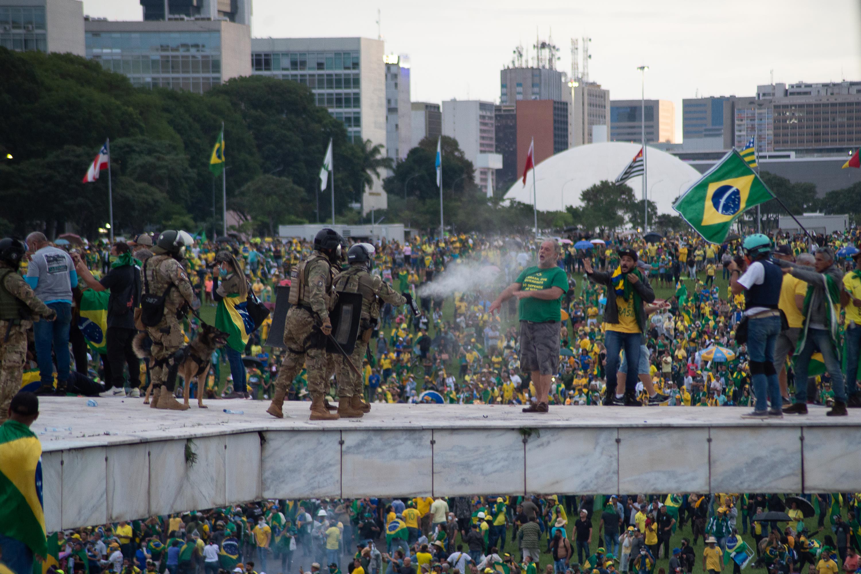 Manifestantes bolsonaristas invadem o Congresso Nacional na cidade de Brasília, no dia 8 de janeiro de 2023 (Foto: MATHEUS W ALVES/FUTURA PRESS/FUTURA PRESS/ESTADÃO CONTEÚDO)