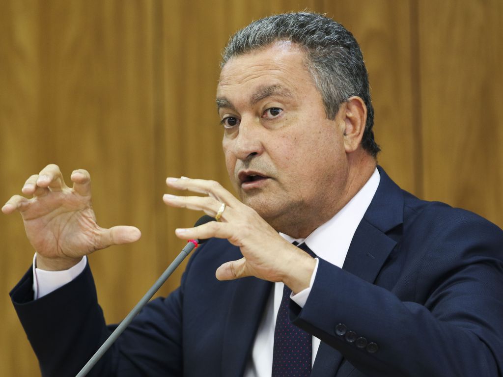 O ministro da Casa Civil, Rui Costa (PT), fala à imprensa após reunião ministerial (Foto: Fabio Rodrigues-Pozzebom/ Agência Brasil)
