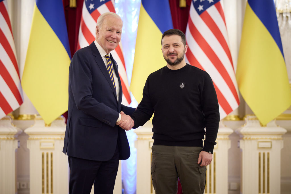 Joe Biden e Volodimyr Zelensky se encontram em Kiev, na Ucrânia (Palácio Presidêncial Ucraniano via Getty Images)