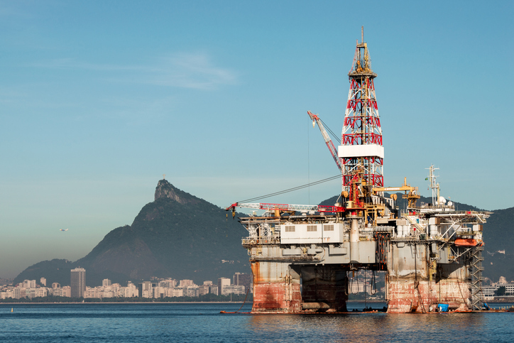 Plataforma de petróleo na Baía de Guanabara, Rio de Janeiro, Brasil (Foto: Getty Images)