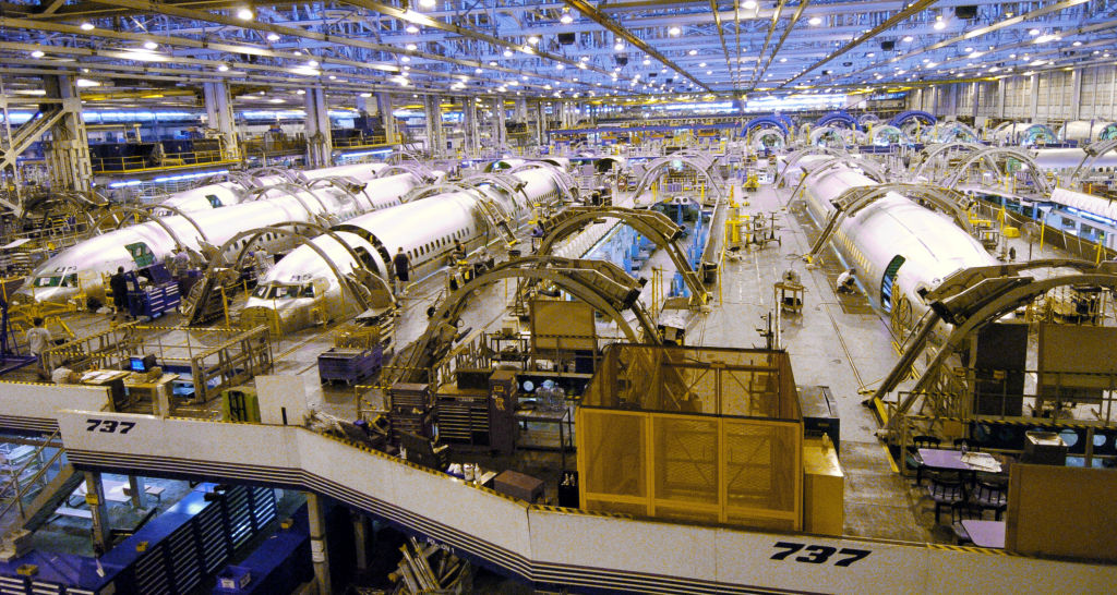 Fuselagens de aviões 737-800 em produção na fábrica da Boeing em Wichita, Kansas, em 2004 (Foto: Larry W. Smith/Getty Images)