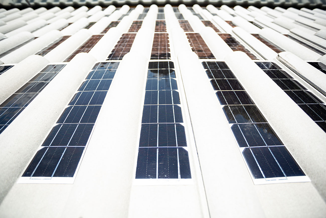 Telhas com placas fotovoltaicas da Eternit: empresa aposta em inovação para fazer turnaround