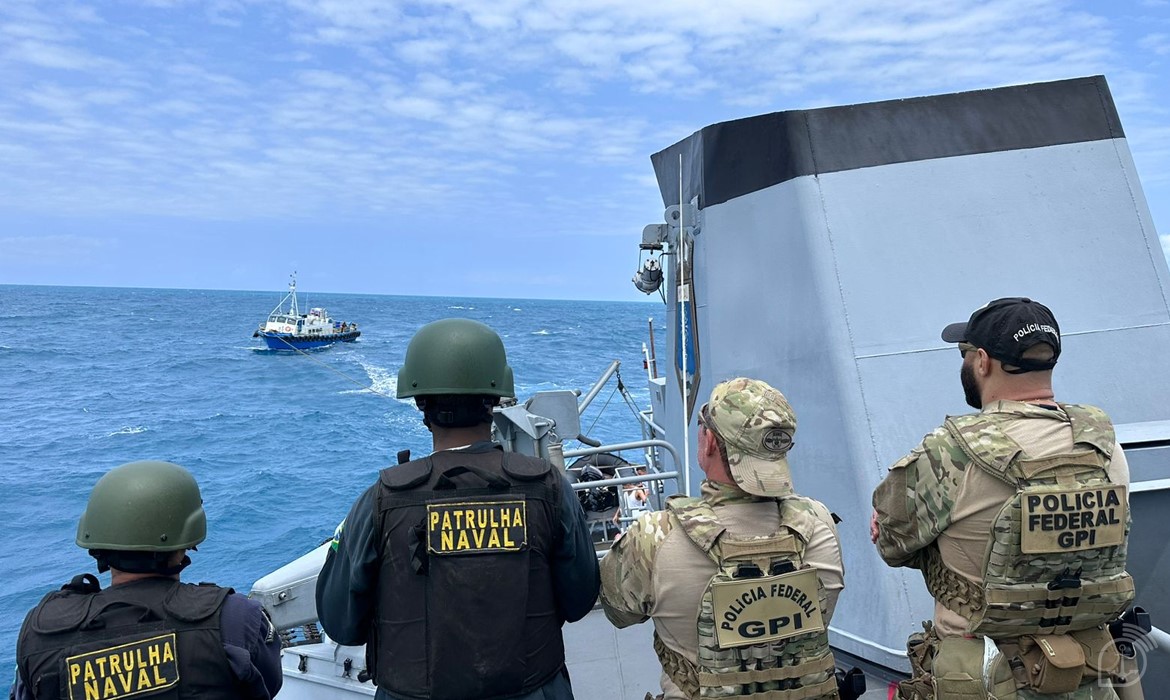 Operação de combate ao tráfico de drogas no litoral de Pernambuco. Foto: Agência Marinha de Notícias