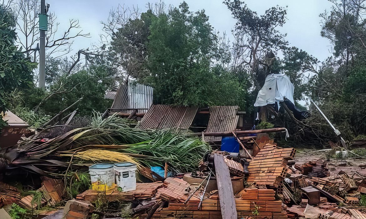 Os estragos produzidos pelo ciclone extratropical que atingiu o Rio Grande do Sul (Foto: Defesa Civil/RS)