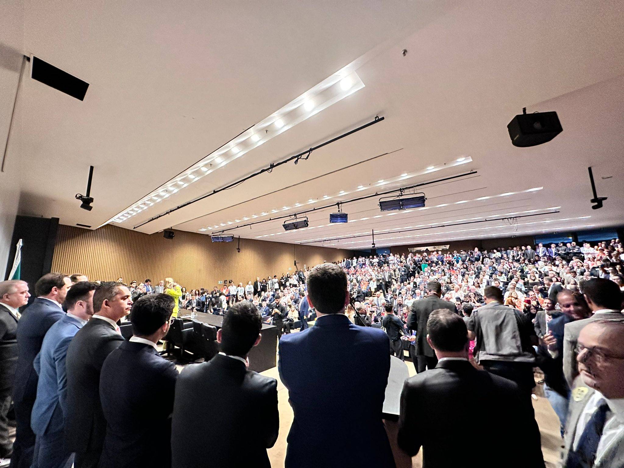 Deputados se reúnem em ato em defesa do Perse, programa de incentivo ao setor de turismo e eventos (Foto: Twitter/Felipe Carreras)