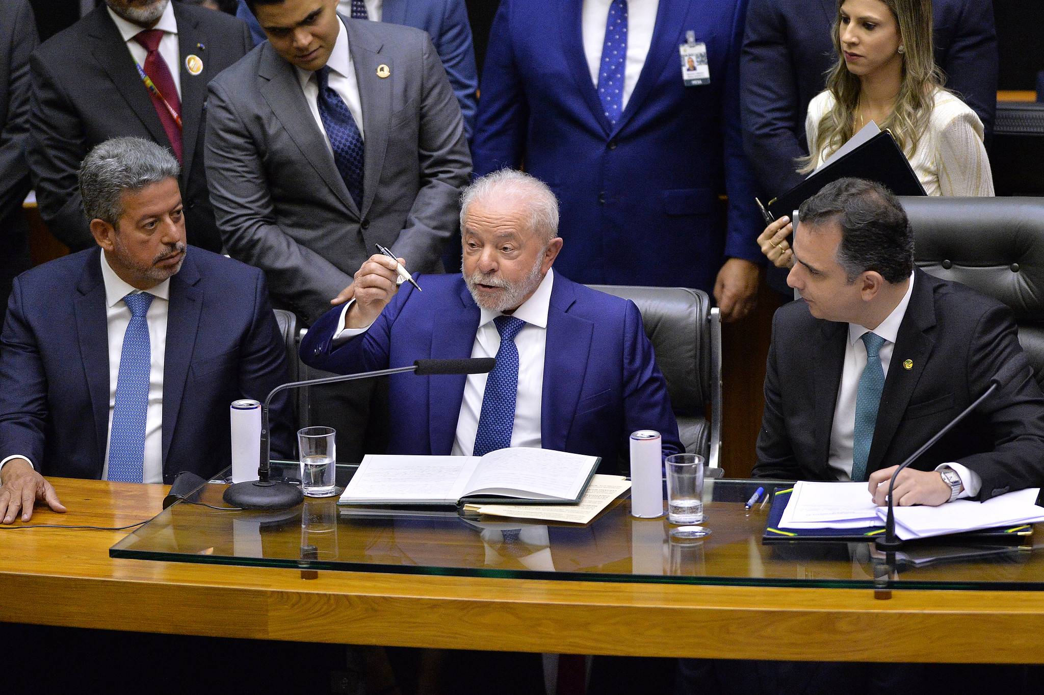 O presidente Luiz Inácio Lula da Silva (PT), ao lado dos presidentes da Câmara, Arthur Lira (PP-AL), e do Senado, Rodrigo Pacheco (PSD-MG), em sessão do Congresso Nacional (Foto: Alessandro Dantas/Divulgação/Flickr Planalto)