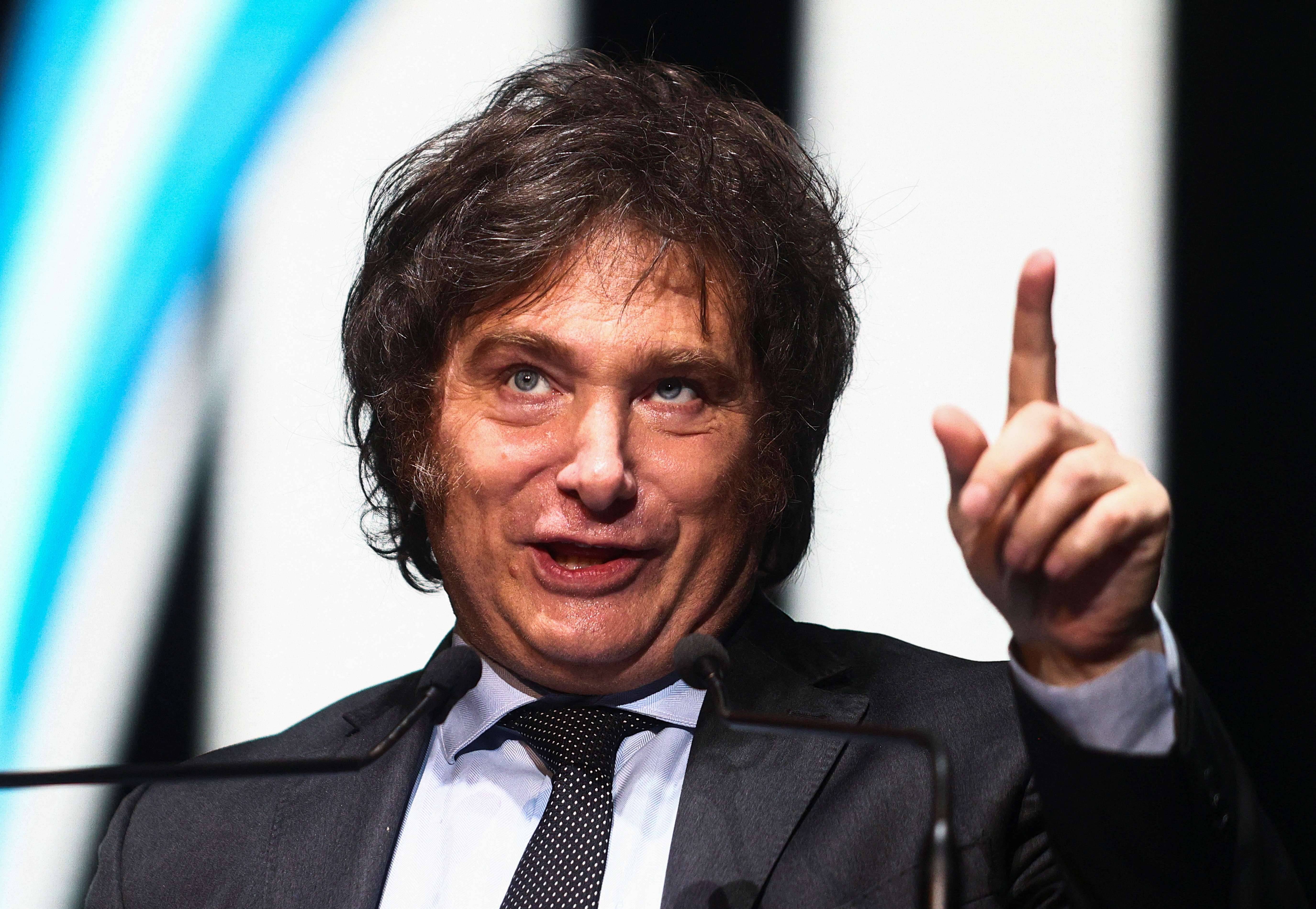O presidente argentino Javier Milei, em discurso (Foto: Matias Baglietto/Reuters)