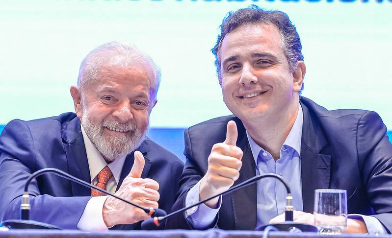 O presidente Luiz Inácio Lula da Silva (PT) e o presidente do Senado Federal, Rodrigo Pacheco (PSD-MG), em cerimônia de anúncio de pacote de investimentos para Minas Gerais (Foto: Ricardo Stuckert/PR)