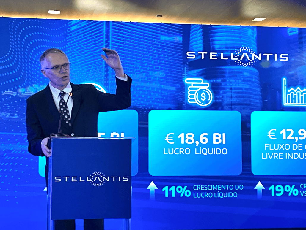 Presidente-executivo da Stellantis, Carlos Tavares, faz anúncio de investimento de R$ 30 bi no Brasil. (Bernardo Caram/Reuters)

