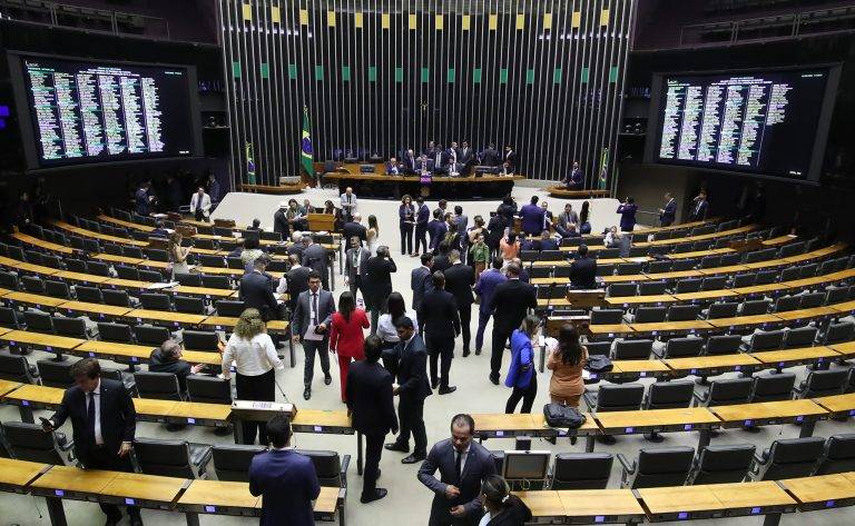 Deputados federais durante sessão no plenário da Câmara dos Deputados em 12/03/2024 (Foto: Agência Câmara)