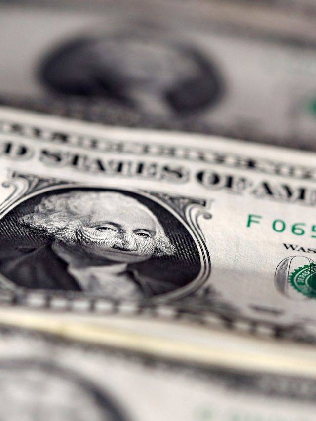 Notas de dólar em foto de ilustração Fonte: (Dado Ruvic/Reuters)