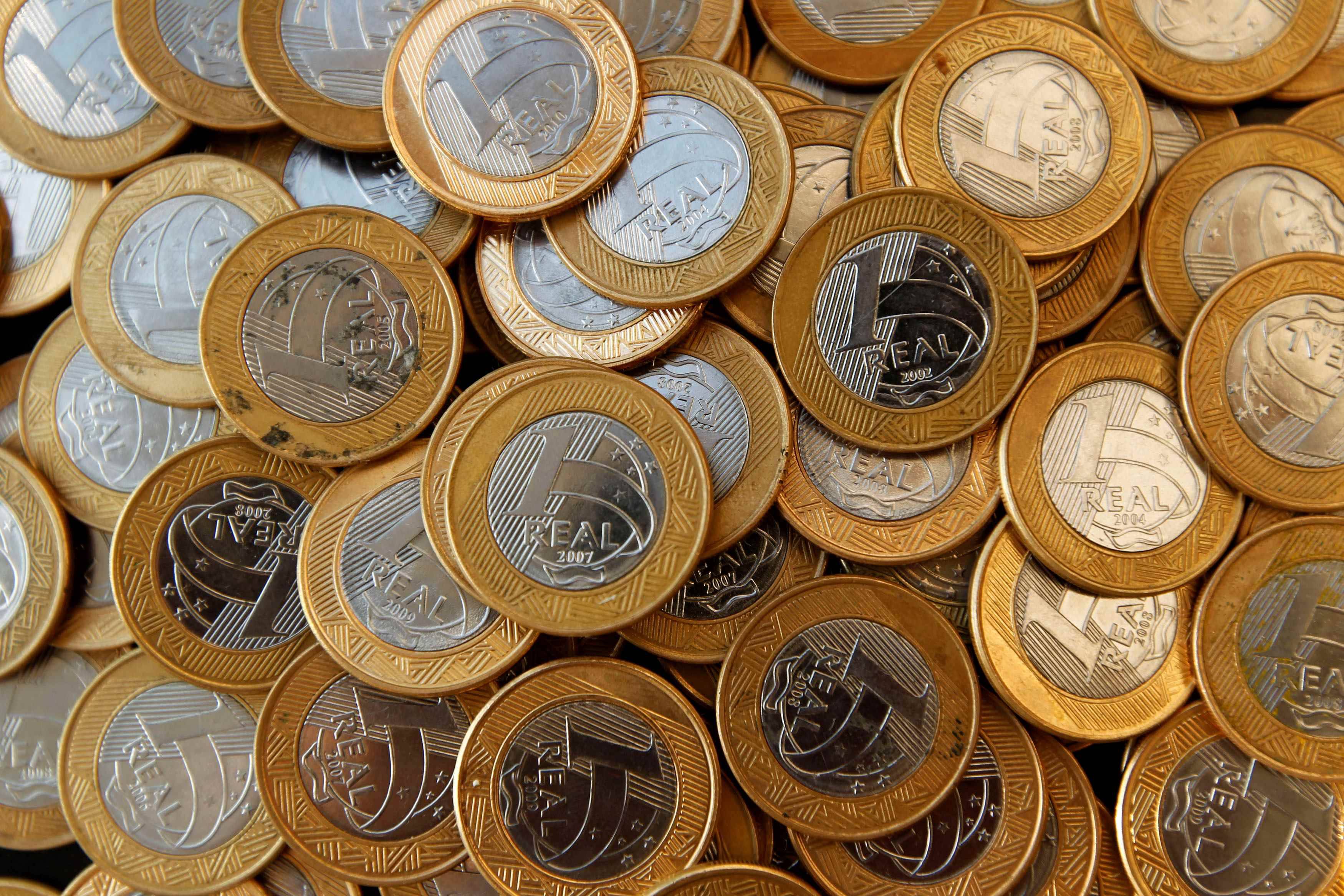 Moedas de 1 real 15/10/2010 REUTERS/Bruno Domingos