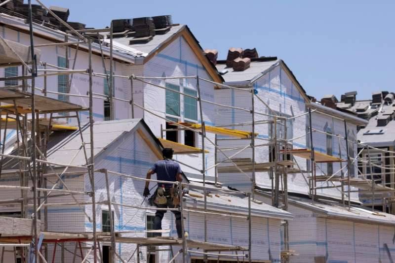 Construção de moradias na Califórnia  (Foto: Mike Blake/Reuters)
