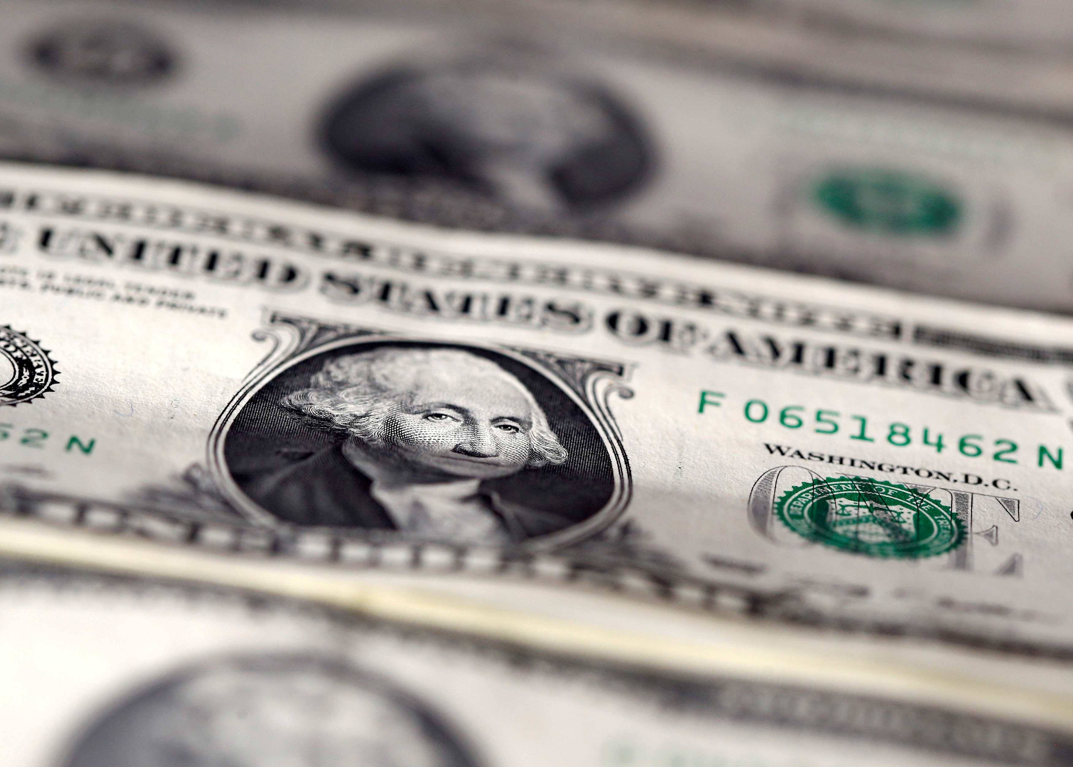 Notas de dólar em foto de ilustração 07/11/2016 REUTERS/Dado Ruvic

