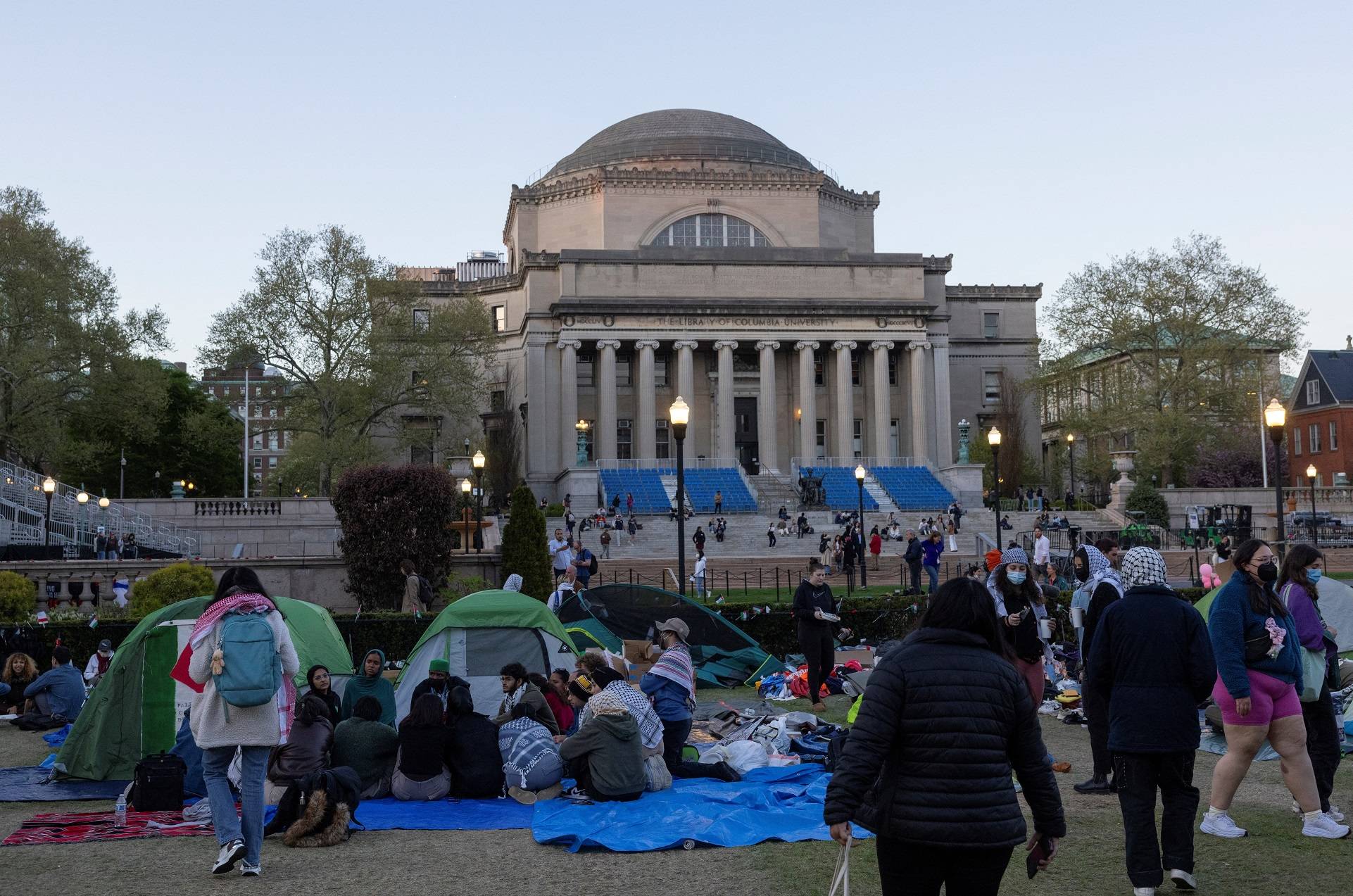 Estudantes no acampamento no campus da Universidade Columbia em protesto contra a guerra em Gaza - 
24/04/2024
(Reuters/Caitlin Ochs)