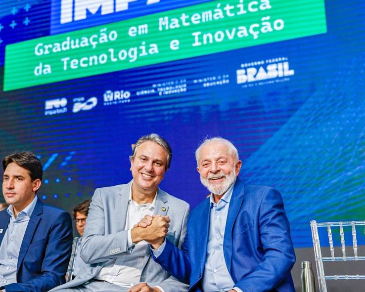 O presidente Luiz Inácio Lula da Silva (PT), ao lado do ministro da Educação, Camilo Santana (PT), em evento no Rio de Janeiro (Foto: Ricardo Stuckert/PR)