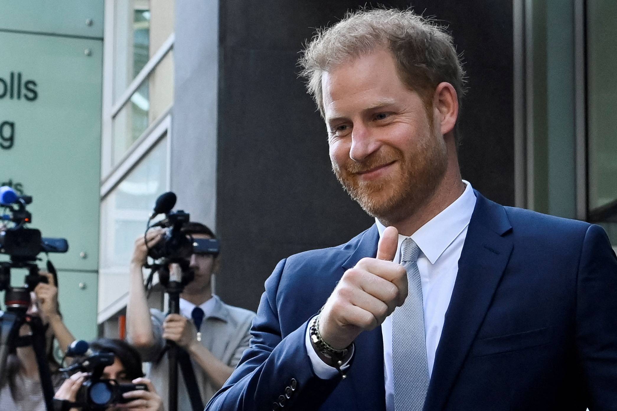 O príncipe britânico Harry, duque de Sussex, na saída do edifício do Supremo Tribunal em Londres, Grã-Bretanha (REUTERS/Toby Melville)


REUTERS/Toby Melville