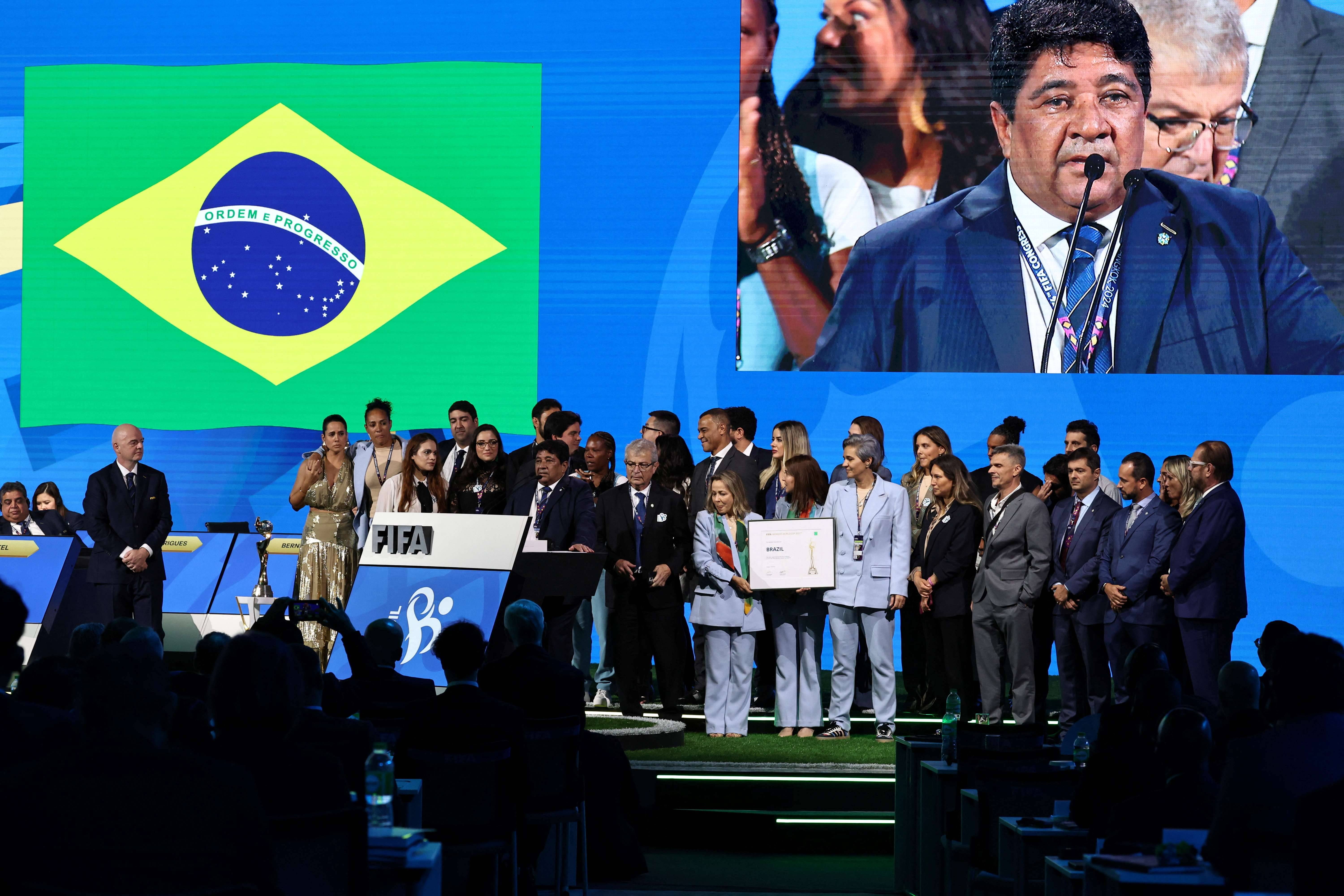 Presidente da CBF, Ednaldo Rodrigues, discursa após Brasil ser escolhido sede da Copa do Mundo Feminina de futebol de 2027 durante congresso da Fifa em Bangcoc 17/05/2024 REUTERS/Athit Perawongmetha