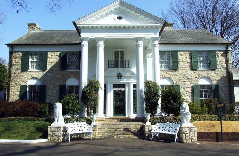 Graceland, a mansão de Elvis Presley em Memphis, Tennessee (EUA) | Joseph Novak/WikimediaCommons)