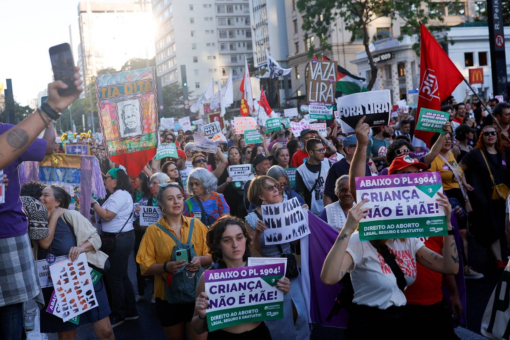 Protesto em São Paulo contra projeto de lei que endurece proibição ao aborto
15/06/2024
REUTERS/Amanda Perobelli