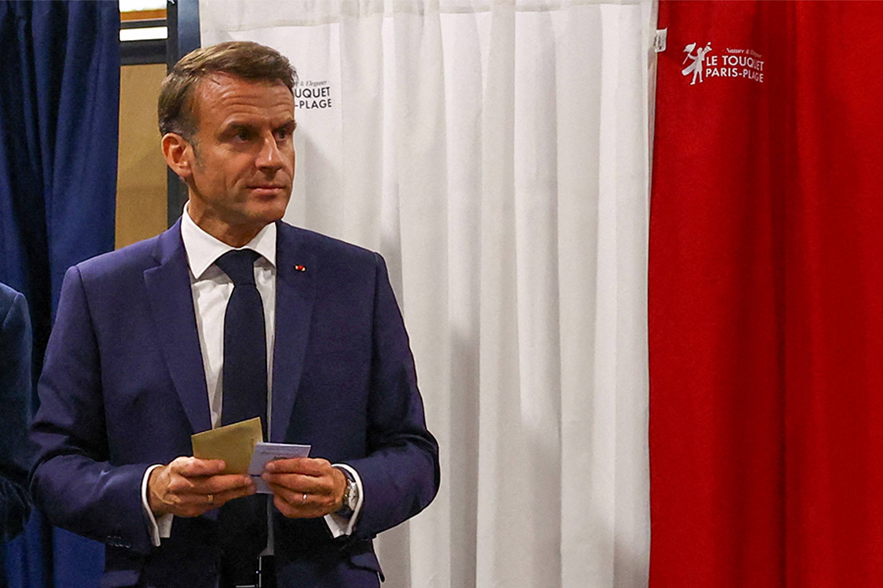 Emmanuel Macron durante votação para o Parlamento Europeu em Le Touquet, em 9 de junho (Hannah McKay/AFP/Getty Images)