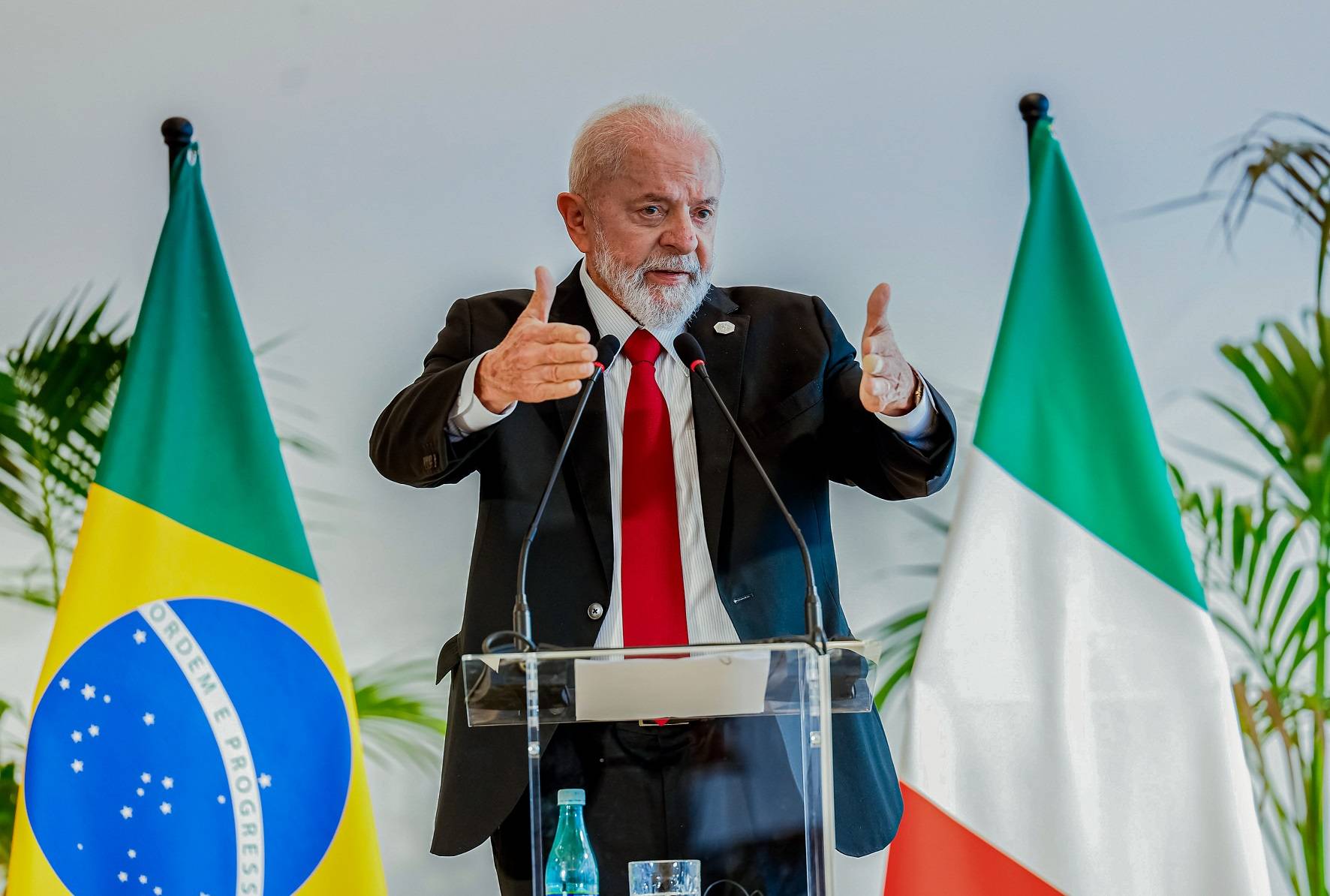 Presidente da República, Luiz Inácio Lula da Silva, durante Entrevista coletiva à imprensa, no Hotel Scoglio degli Achei. Carovigno – Itália
(Foto: Ricardo Stuckert / PR)