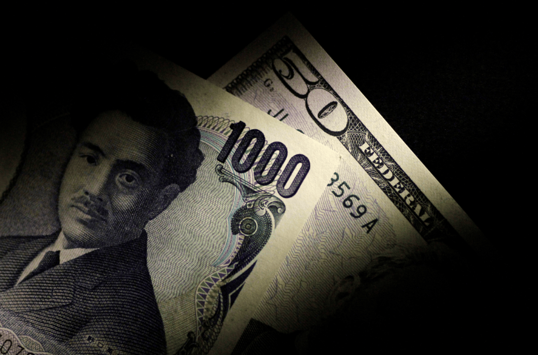 Notas de iene e dólar (REUTERS/Thomas White/Illustration/ File Photo)

