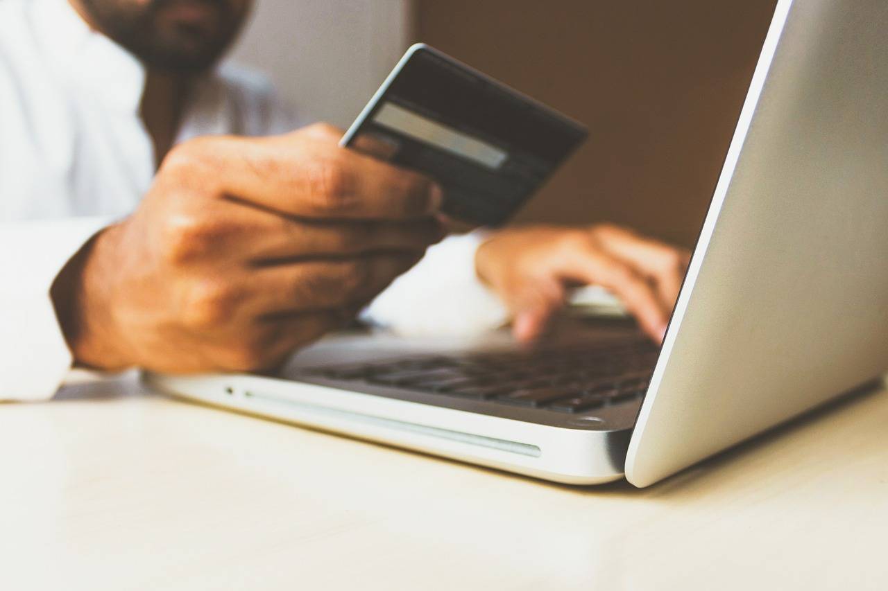 Cartão de crédito (Foto: Rupixen/Pixabay)