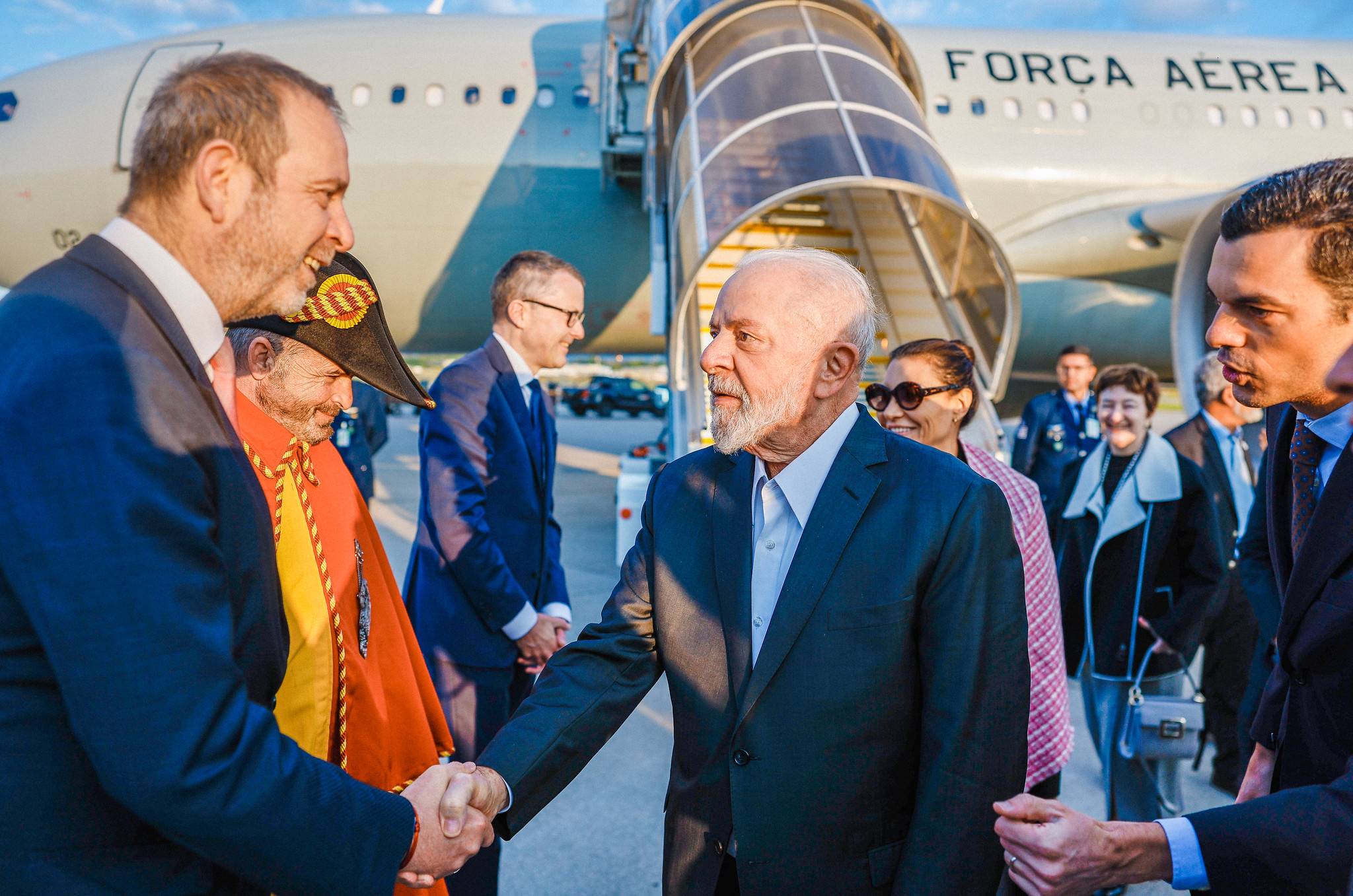 O presidente Luiz Inácio Lula da Silva (PT) desembarca no aeroporto de Genebra, na Suíça (Foto: Ricardo Stuckert/PR)