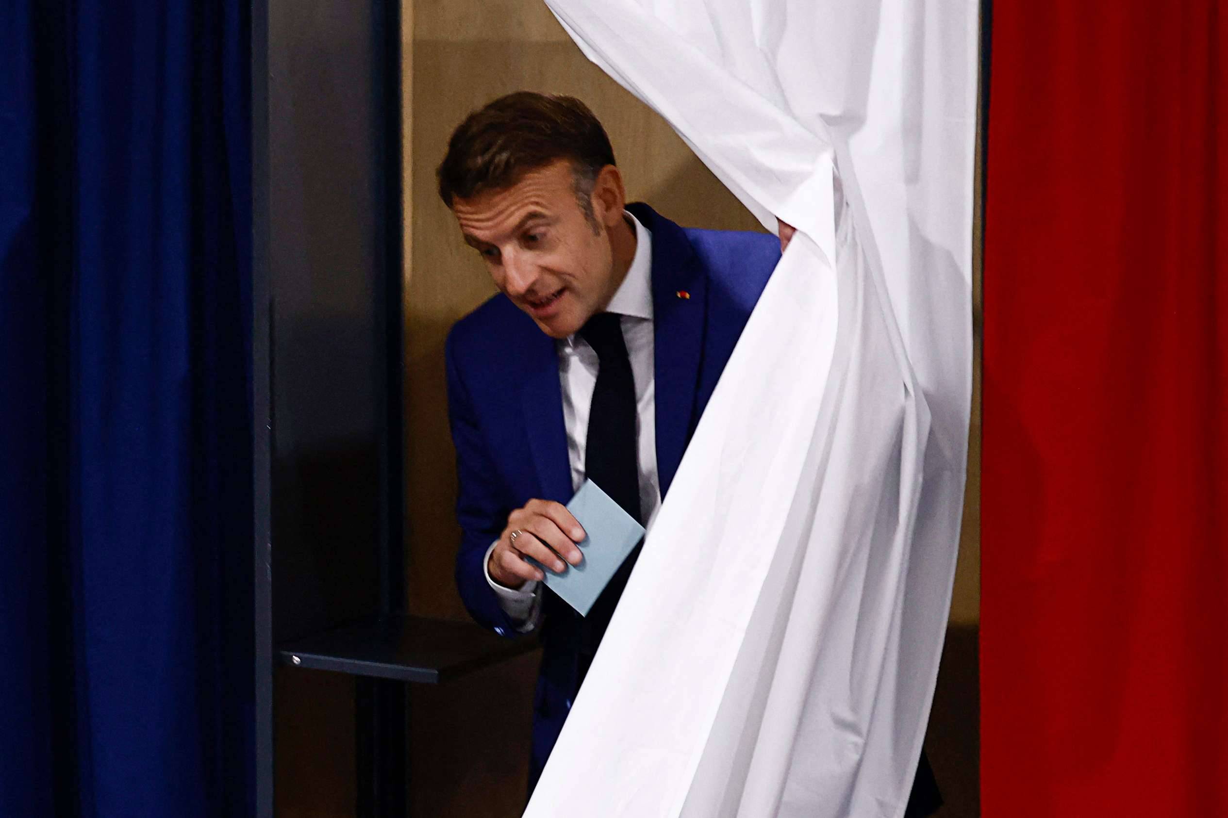 O presidente da França, Emmanuel Macron, após votar no primeiro turno - 30/6/2024 (Foto: Yara Nardi/Reuters)