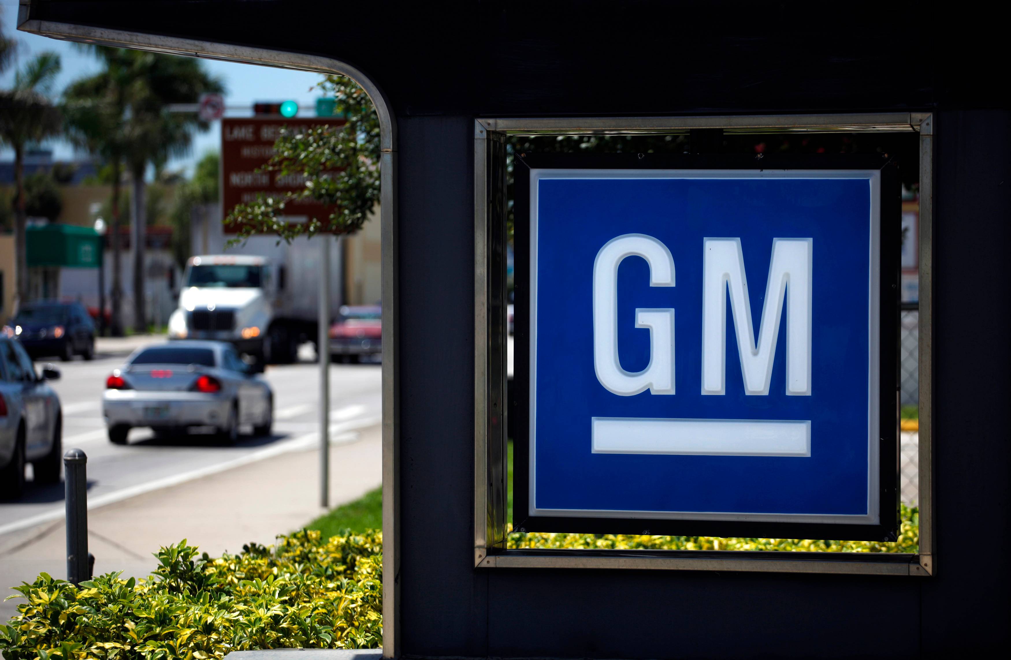 Placa com logo da GM em concessionária em Miami, EUA
12/08/2010
REUTERS/Carlos Barria