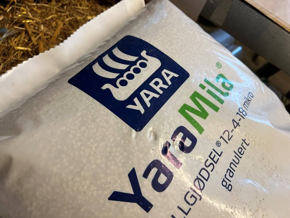 Saco contendo fertilizante granulado NPK da Yara em Nesoddenn, Noruega, em 17 de fevereiro de 2023 (REUTERS/Victoria Klesty)